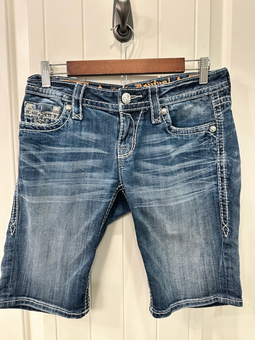 Rock Revival Sherry Bermuda Shorts Size 27 Embellished Back Pockets Y2K Boho